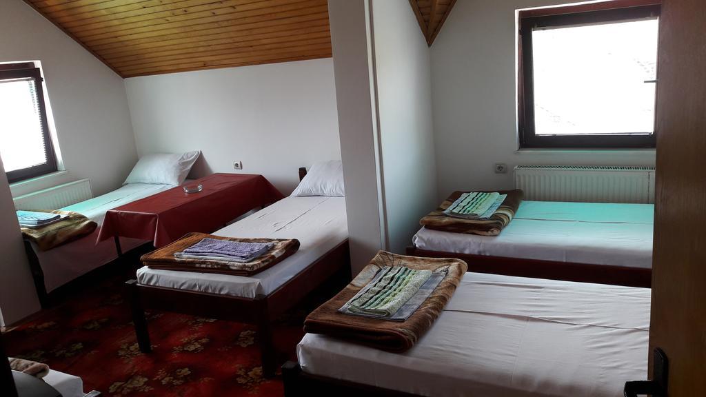 Mico Np Guest House โนวีปาซาร์ ภายนอก รูปภาพ