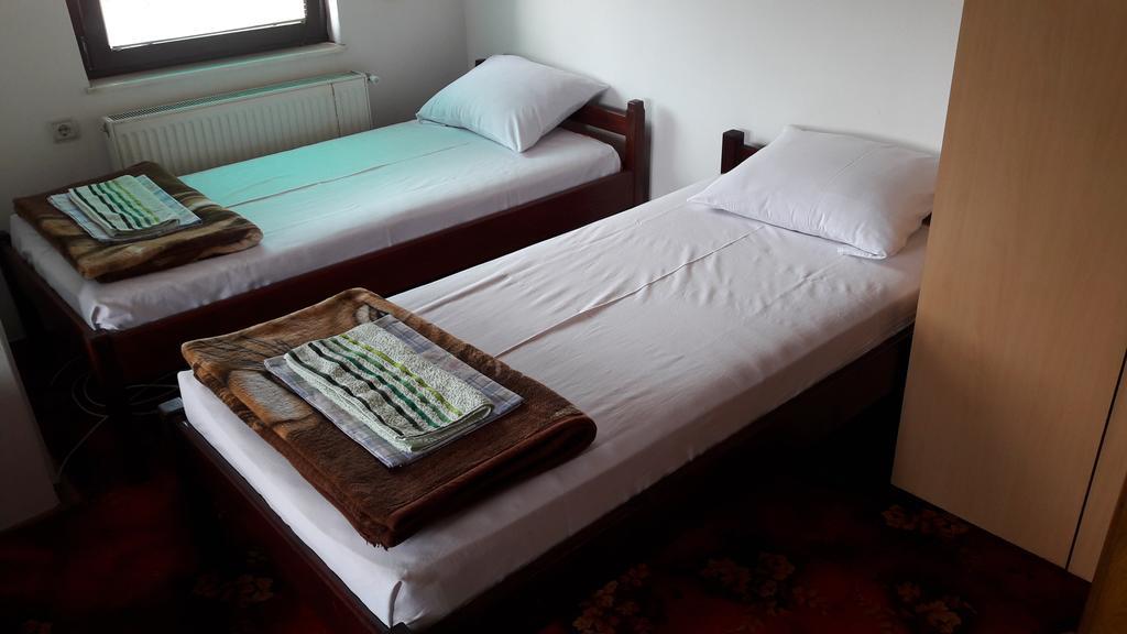 Mico Np Guest House โนวีปาซาร์ ภายนอก รูปภาพ